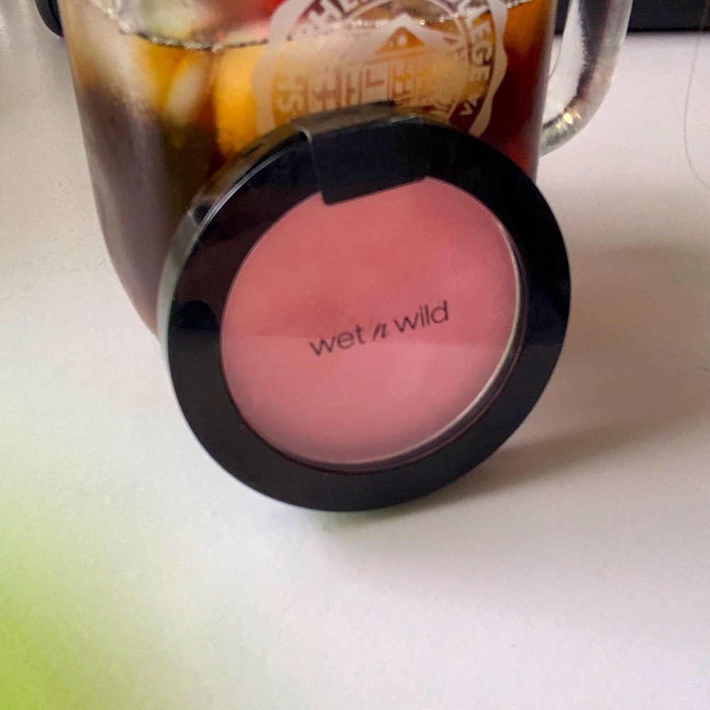 Wet n wild blush (pinch me pink)